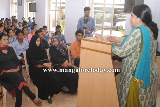 Teesta addresses students at Roshni Nilaya College of Social Work  1